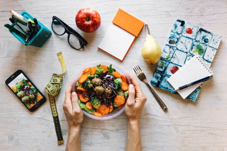 The Power of Mindful Eating: 8 Tips to Transform Your Relationship with Food